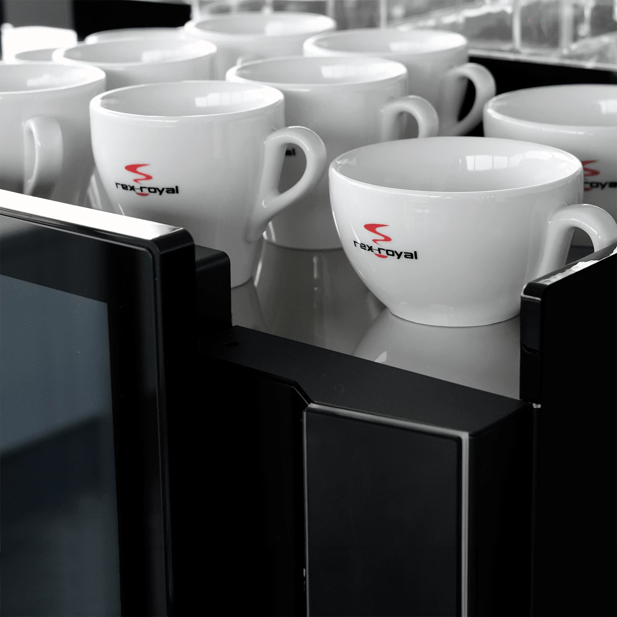 Heated cup tray on the Rex-Royal S300